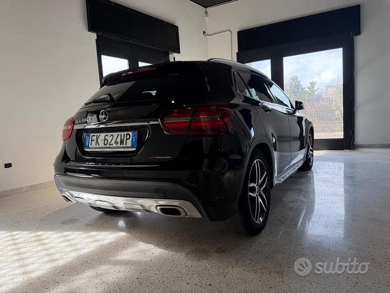 Käytetty Mercedes GLA220 Premium 136 HP (100 kW) 2017 Musta Katumaasturi
