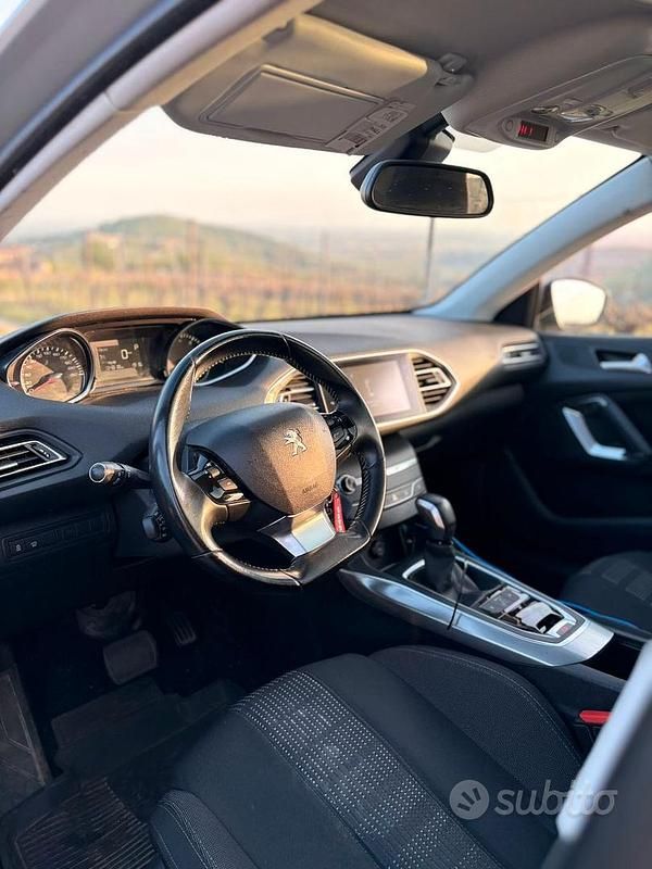 Usata Peugeot 308 GT-line 130 CV (95 kW) 2017 Grigio Berlina