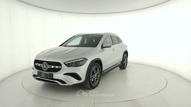 Argento Usata 2023 Mercedes GLA200 Advanced Plus SUV | 37.600 € (Ottimo prezzo) - Immagine 1/4