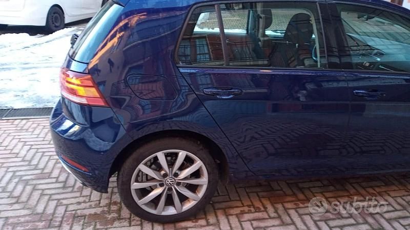Usata VW Golf VII Highline 115 CV (84 kW) 2018 Blu Berlina