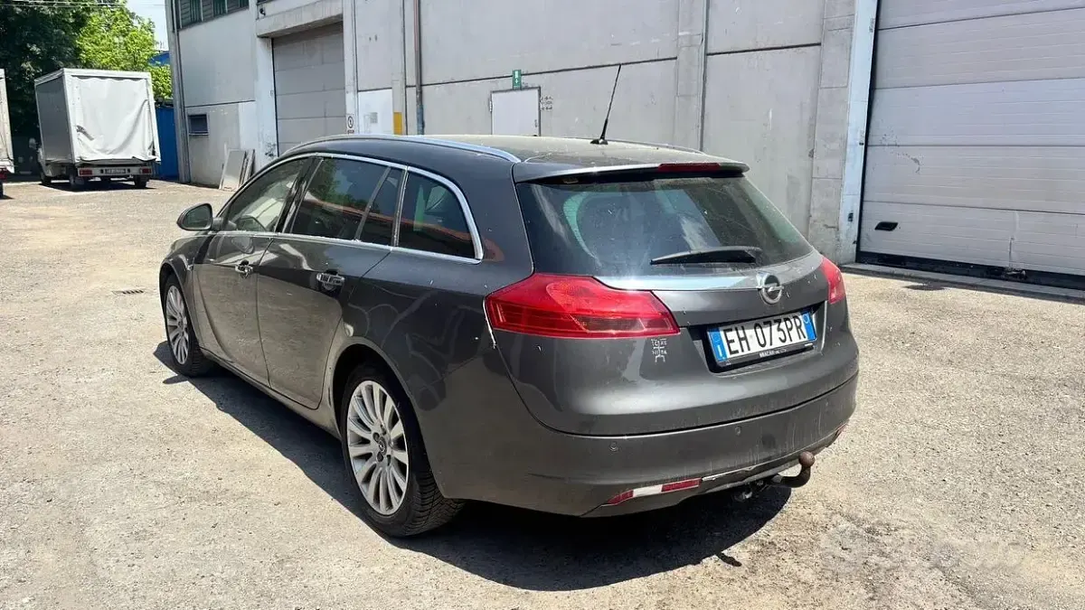 Usata Opel Insignia Cosmo 131 CV (96 kW) 2011 Nero Station wagon