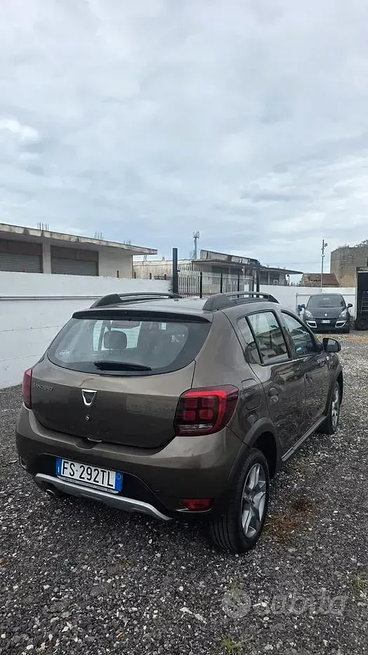 Usata Dacia Sandero Comfort 95 CV (69 kW) 2018 Marrone Berlina