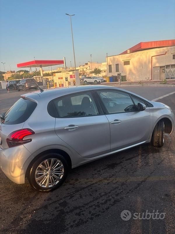 Usata Peugeot 208 Active 75 CV (55 kW) 2019 Grigio Utilitaria