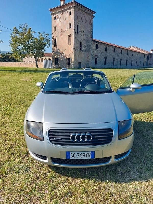 Usata Audi TT Roadster 225 CV (165 kW) 2000 Grigio Cabrio
