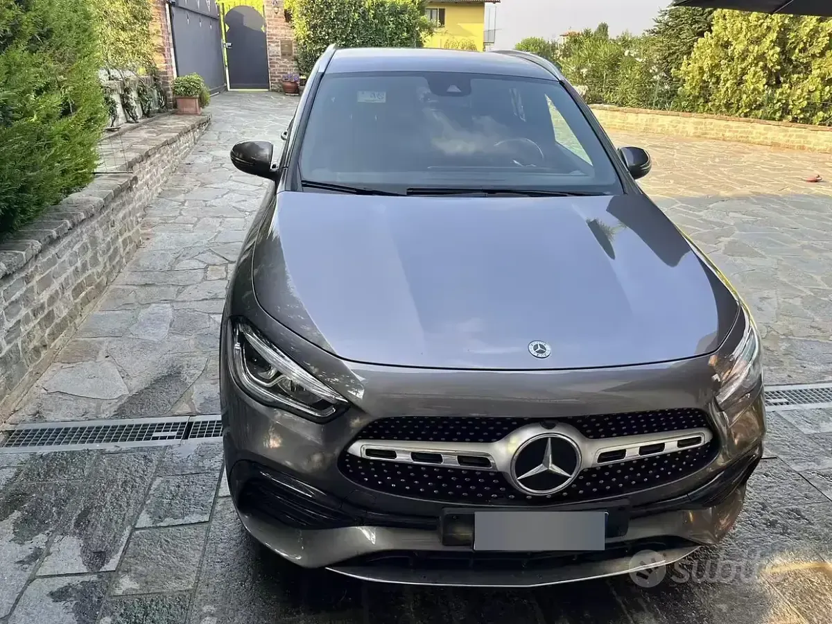 Usata Mercedes GLA200 Premium 150 CV (110 kW) 2022 Grigio SUV