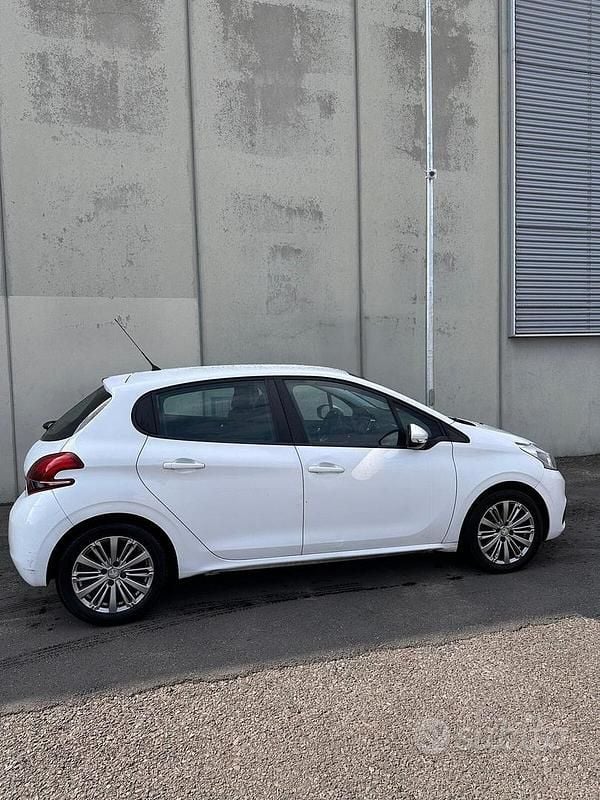 Usata Peugeot 208 Allure 82 CV (60 kW) 2017 Other Utilitaria