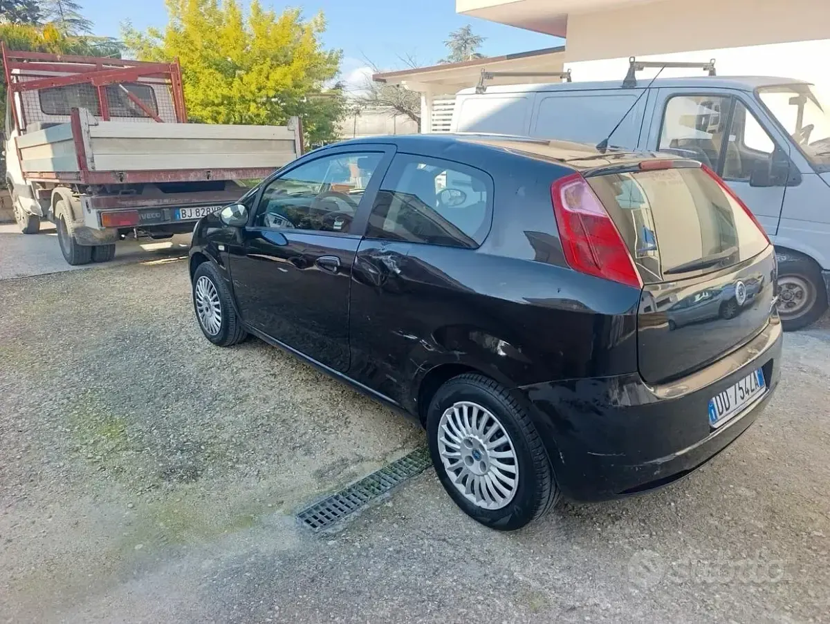 Usata Fiat Punto 77 CV (56 kW) 2007 Nero Utilitaria
