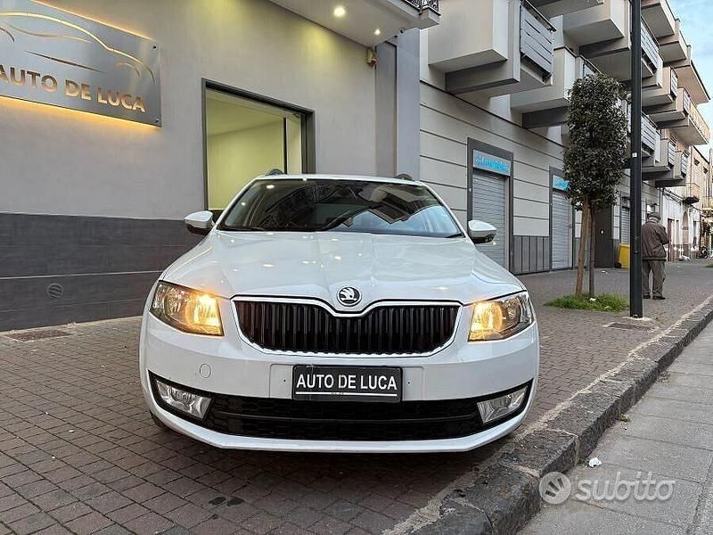 Usata Skoda Octavia Executive 110 CV (80 kW) 2016 Bianco Station wagon