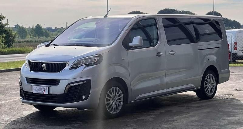Begagnad Peugeot Traveller 179 HK (131 kW) 2017 Silver Minibuss
