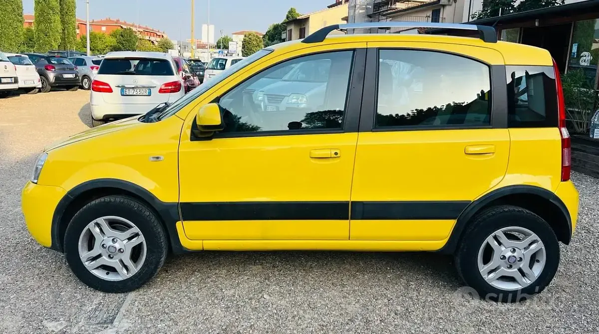 Usata Fiat Panda Climbing 60 CV (44 kW) 2010 Giallo Utilitaria
