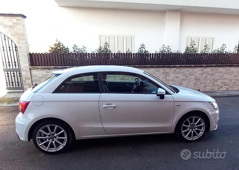 Begagnad Audi A1 Sportback Ambiente 90 HK (66 kW) 2015 Vit Halvkombi