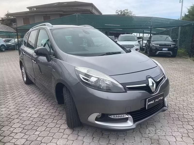 Usata Renault Scénic III XMOD 110 CV (80 kW) 2015 Grigio Monovolume