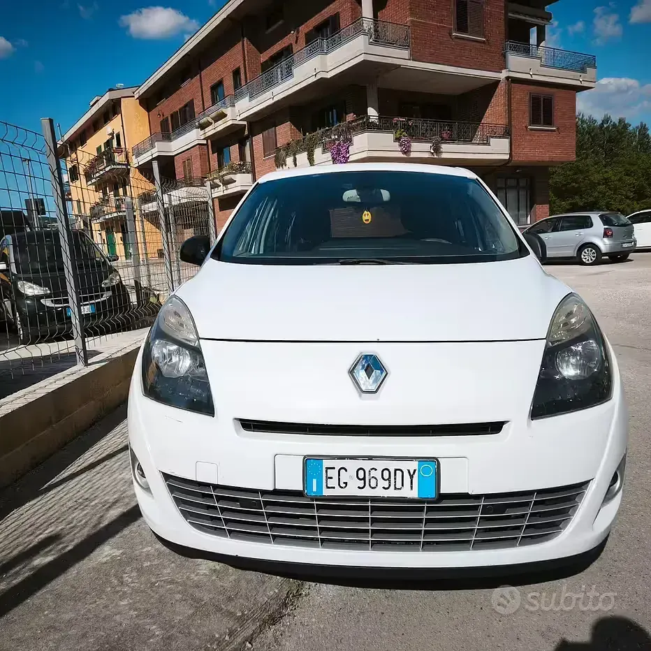 Usata Renault Scénic Luxe 130 CV (95 kW) 2011 Bianco Monovolume