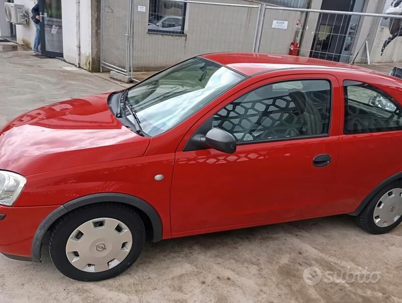 Usata Opel Corsa Club 60 CV (44 kW) 2004 Rosso Berlina