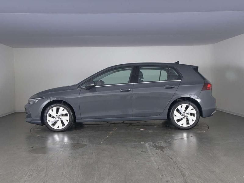 Usata VW Golf VIII Style 150 CV (110 kW) 2025 Dolphin grey metallizzato Berlina