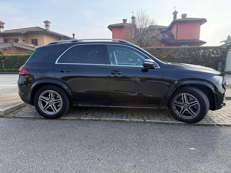 Käytetty Mercedes GLE400 Premium Plus 330 HP (242 kW) 2022 Musta Katumaasturi