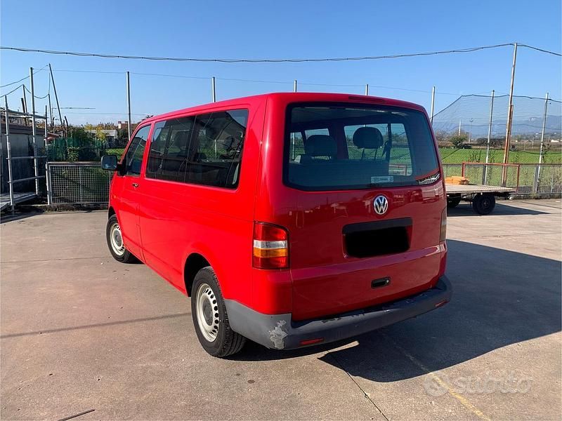 Begagnad VW Transporter 131 HK (96 kW) 2005 Röd Van