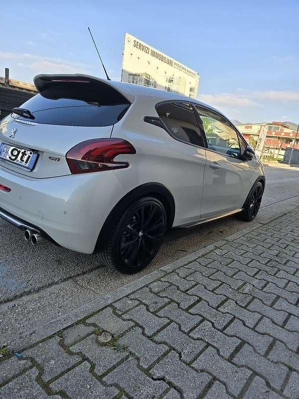 Usata Peugeot 208 GTi 208 CV (152 kW) 2017 Utilitaria