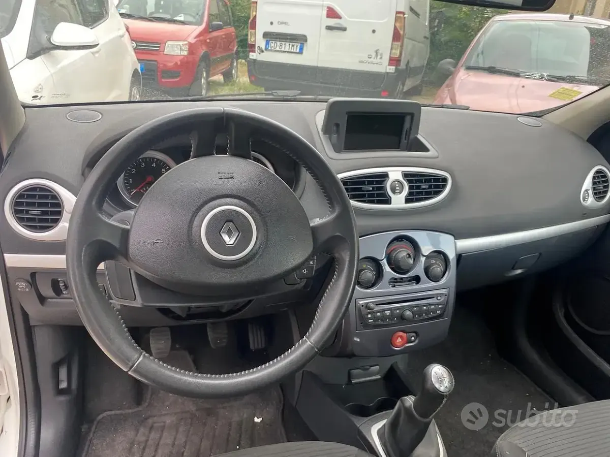 Usata Renault Clio IV Dynamique 75 CV (55 kW) 2012 Bianco Berlina