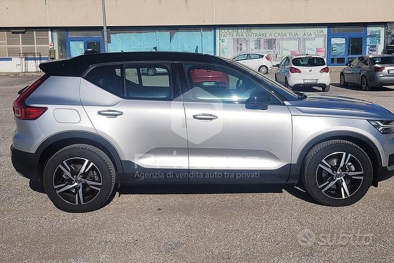 Usata Volvo XC40 R-Design 190 CV (139 kW) 2018 Grigio SUV