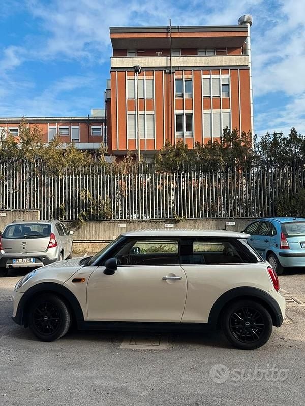 Usata Mini ONE 75 CV (55 kW) 2015 Bianco Utilitaria