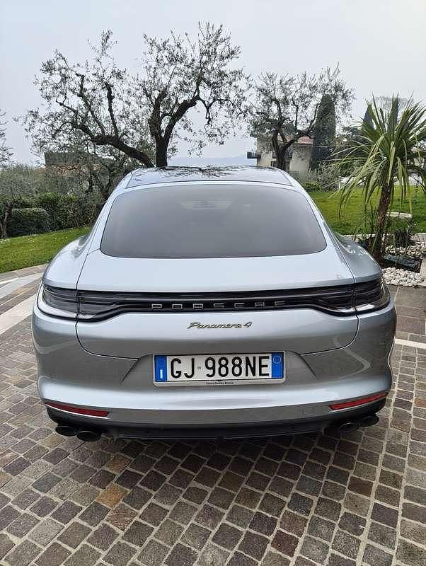 Usata Porsche Panamera 4 E-Hybrid Platinum Edition 330 CV (242 kW) 2022 Argento Utilitaria