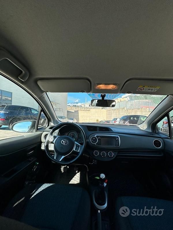 Usata Toyota Yaris 90 CV (66 kW) 2013 Grigio Berlina