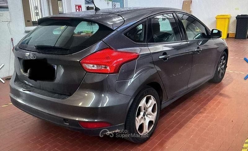 Usata Ford Focus 101 CV (74 kW) 2016 Gray Berlina