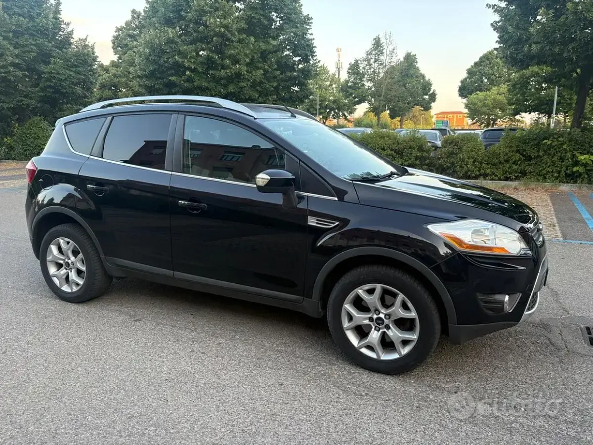 Usata Ford Kuga 136 CV (100 kW) 2010 Nero SUV