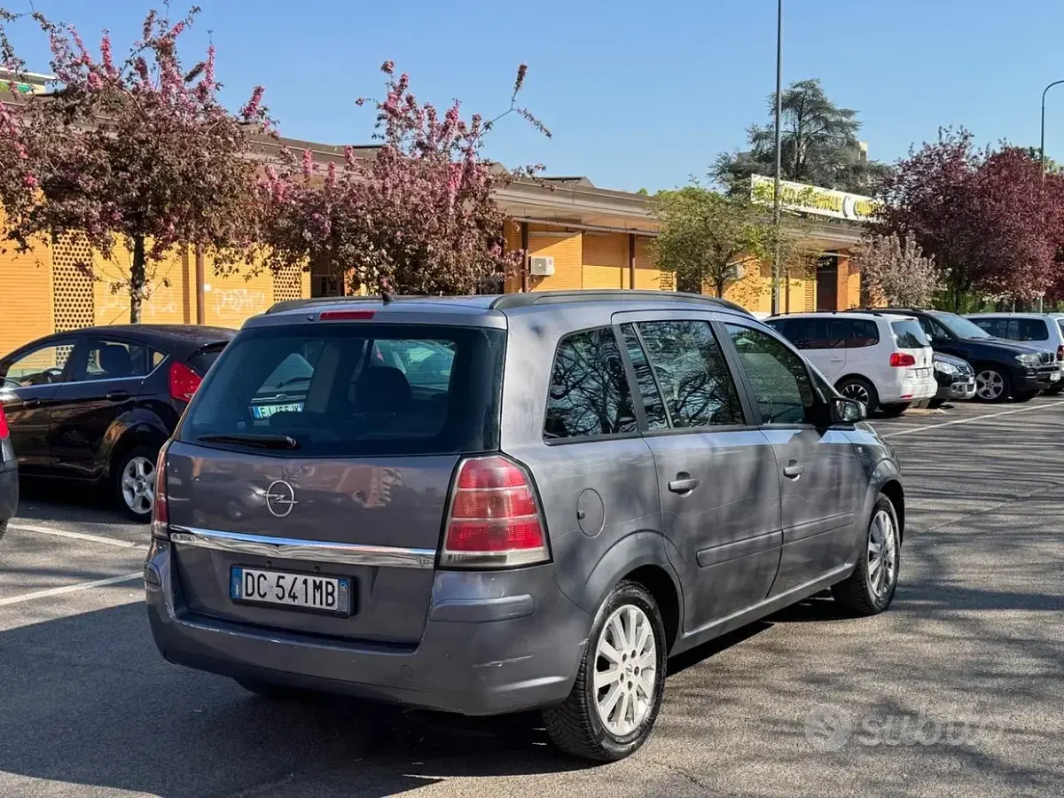 Usata Opel Zafira 140 CV (102 kW) 2006 Grigio Monovolume