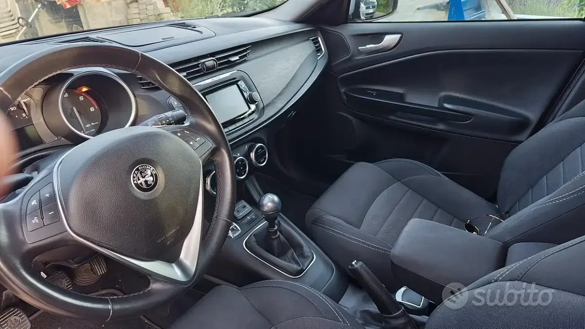 Usata Alfa Romeo Giulietta 120 CV (88 kW) 2016 Grigio Utilitaria