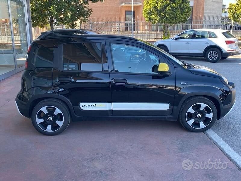 Usata Fiat Panda Cross Cross 70 CV (51 kW) 2025 Nero Utilitaria