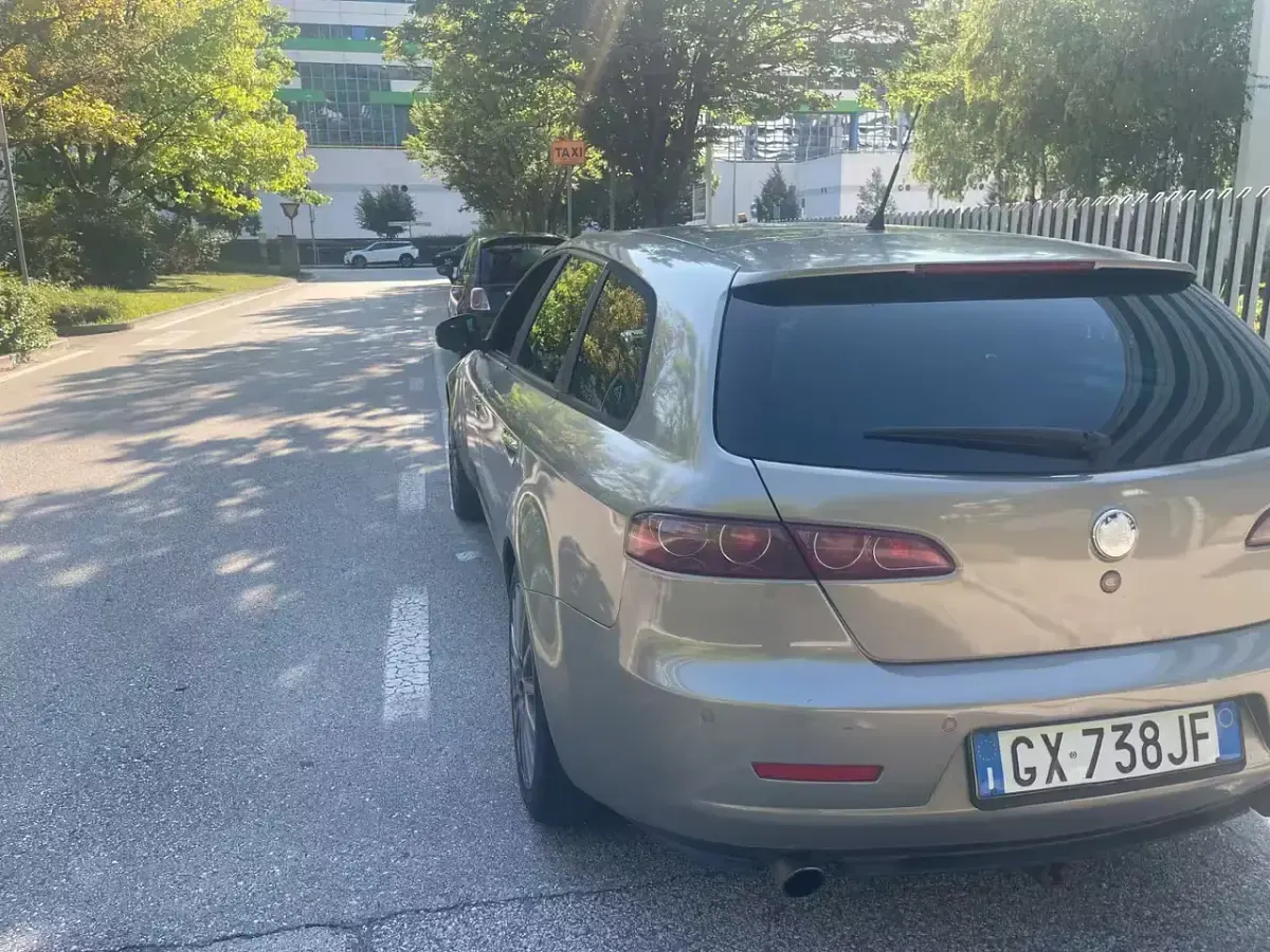 Usata Alfa Romeo 159 Progression 200 CV (147 kW) 2008 Oro Station wagon