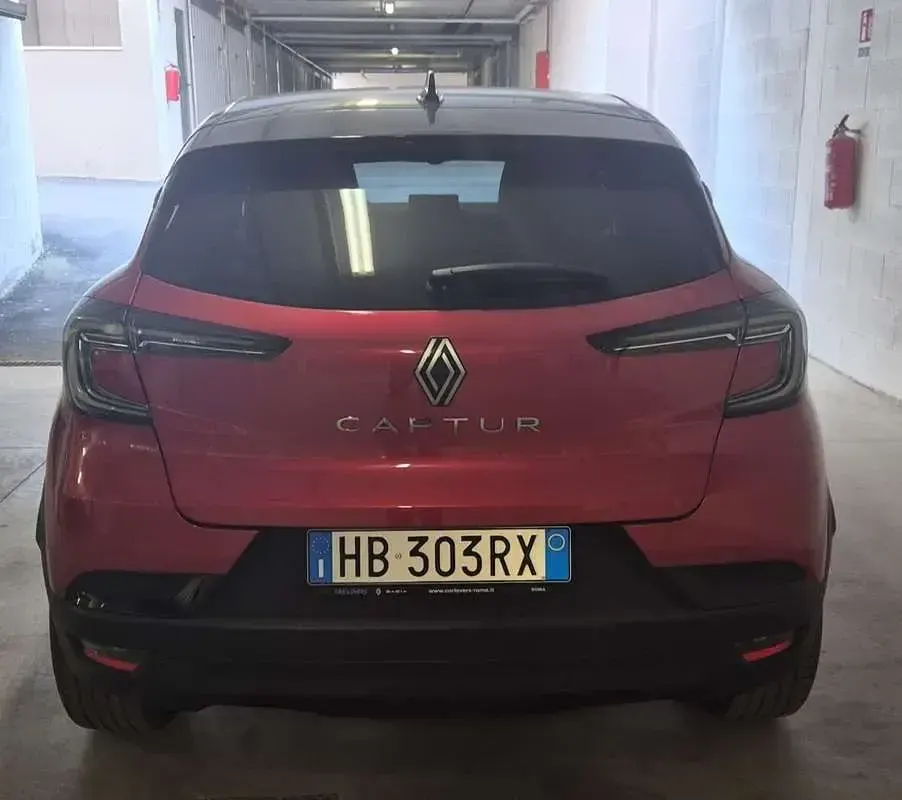 Usata Renault Captur Techno 101 CV (74 kW) 2025 Rosso SUV