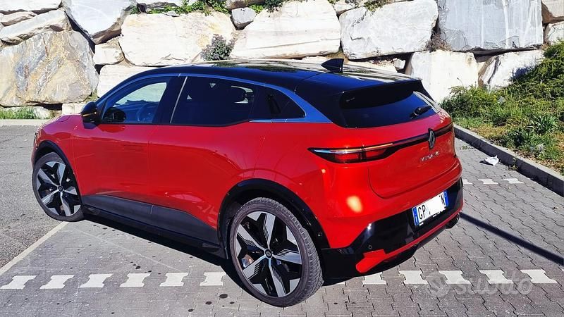 Usata Renault Megane E-Tech Techno 161 kW (220 CV) 2023 Rosso Berlina