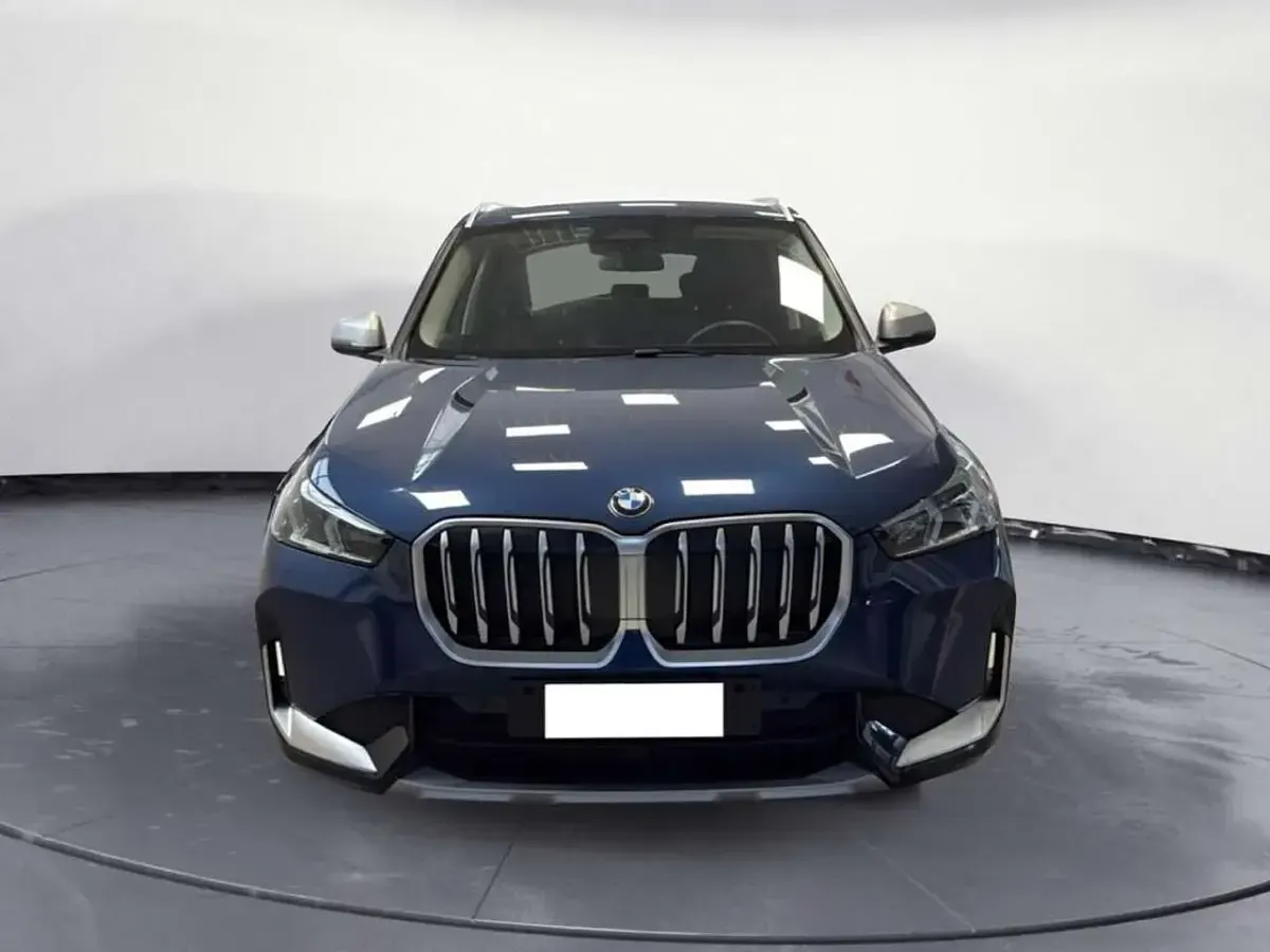 Usata BMW X1 xLine 163 CV (119 kW) 2023 Bleu metallizzato scuro SUV