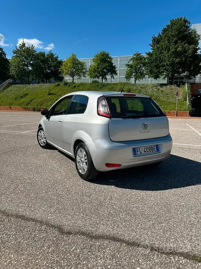 Usata Fiat Punto 69 CV (50 kW) 2017 Grigio Utilitaria