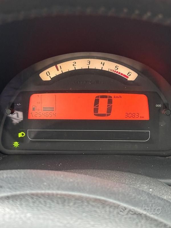 Grigio Usata 2008 Citroën C3 Due volumi | 2000 € (Buon prezzo) - Immagine 1/4