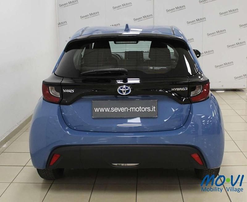 Usata Toyota Yaris Hybrid Active 116 CV (85 kW) 2021 Blu/azzurro Utilitaria
