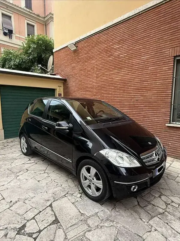 Usata Mercedes A180 Premium 116 CV (85 kW) 2010 Nero Monovolume