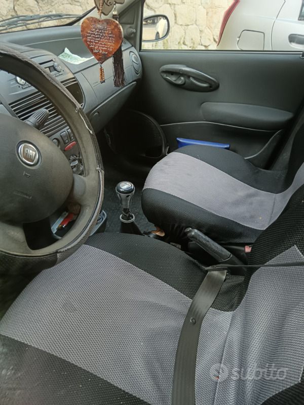 Usata Fiat Punto 80 CV (58 kW) 2010 Blu Utilitaria