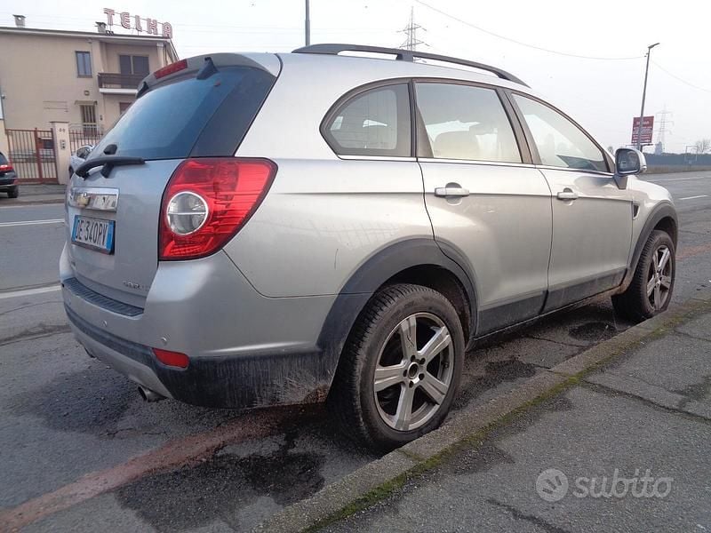Usata Chevrolet Captiva LT 150 CV (110 kW) 2006 Grigio SUV