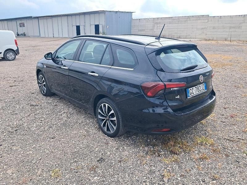 Usata Fiat Tipo 120 CV (88 kW) 2020 Nero Station wagon