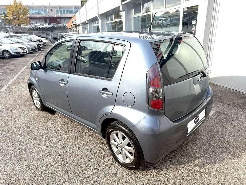Usata Daihatsu Sirion HIRO 91 CV (66 kW) 2009 Grigio scuro Utilitaria