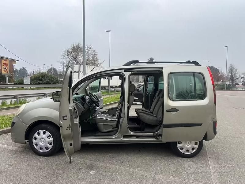 Usata Renault Kangoo 105 CV (77 kW) 2011 Grigio Monovolume