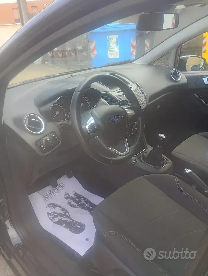 Usata Ford Fiesta 95 CV (69 kW) 2016 Nero Utilitaria
