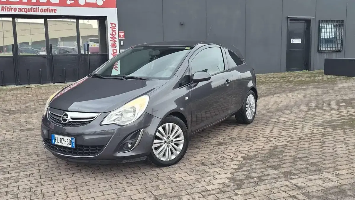 Usata Opel Corsa 86 CV (63 kW) 2012 Grigio Utilitaria