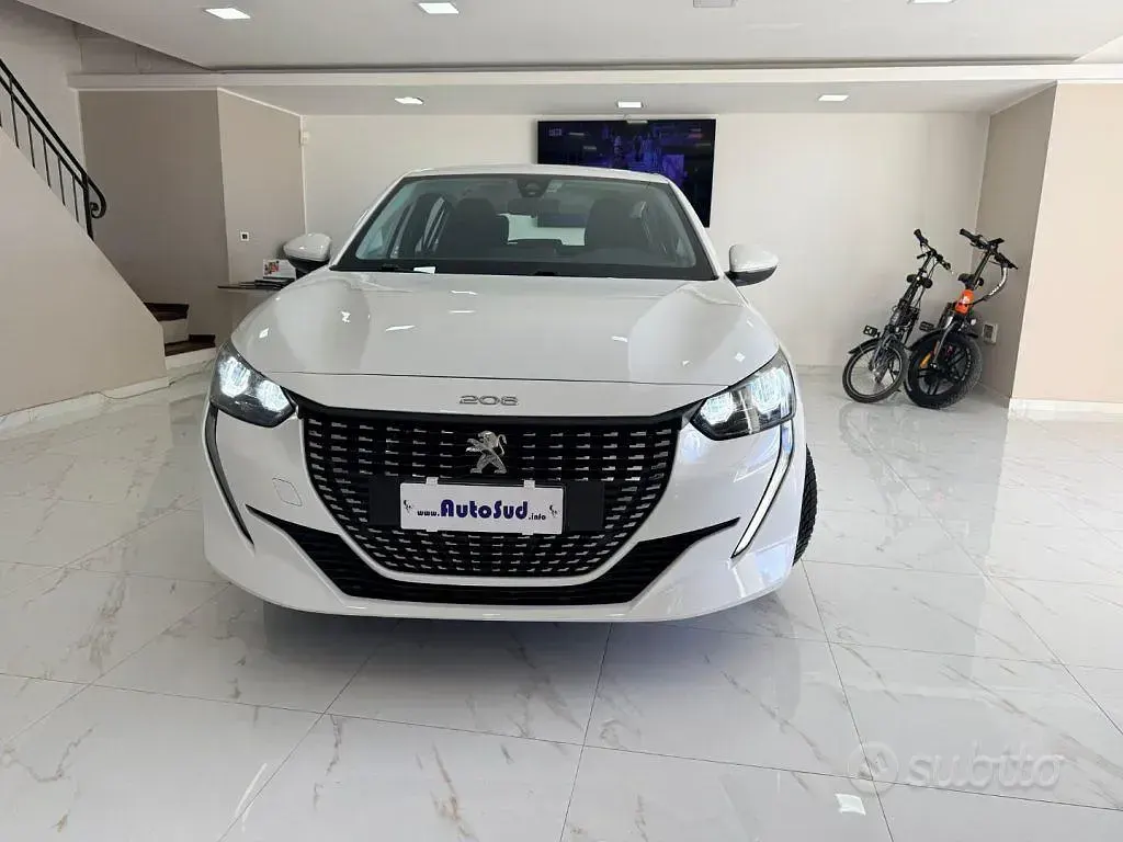 Usata Peugeot 208 Active 102 CV (75 kW) 2020 Bianco Utilitaria