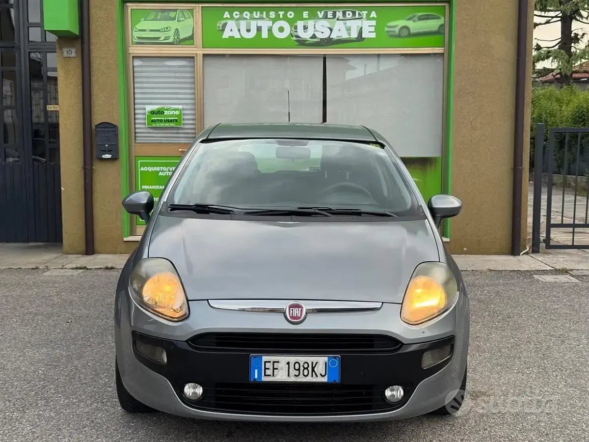 Usata Fiat Punto Classica 69 CV (50 kW) 2011 Grigio Utilitaria