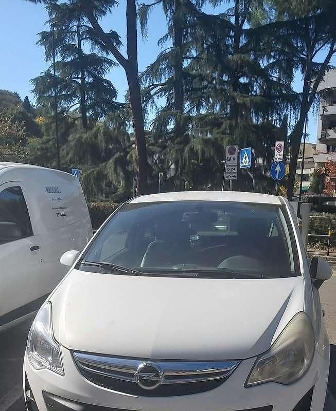 Usata Opel Corsa Club 86 CV (63 kW) 2012 Bianco Utilitaria